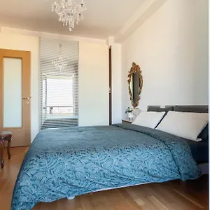 Appartamento Two Spacious Bedrooms 1 Minute To Metro Stop, Milano